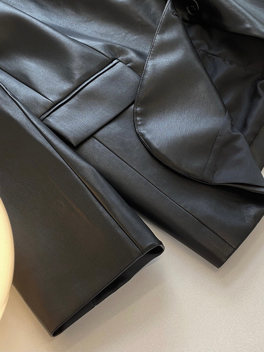 黑色轮廓形皮衣Black Leather Blazer
