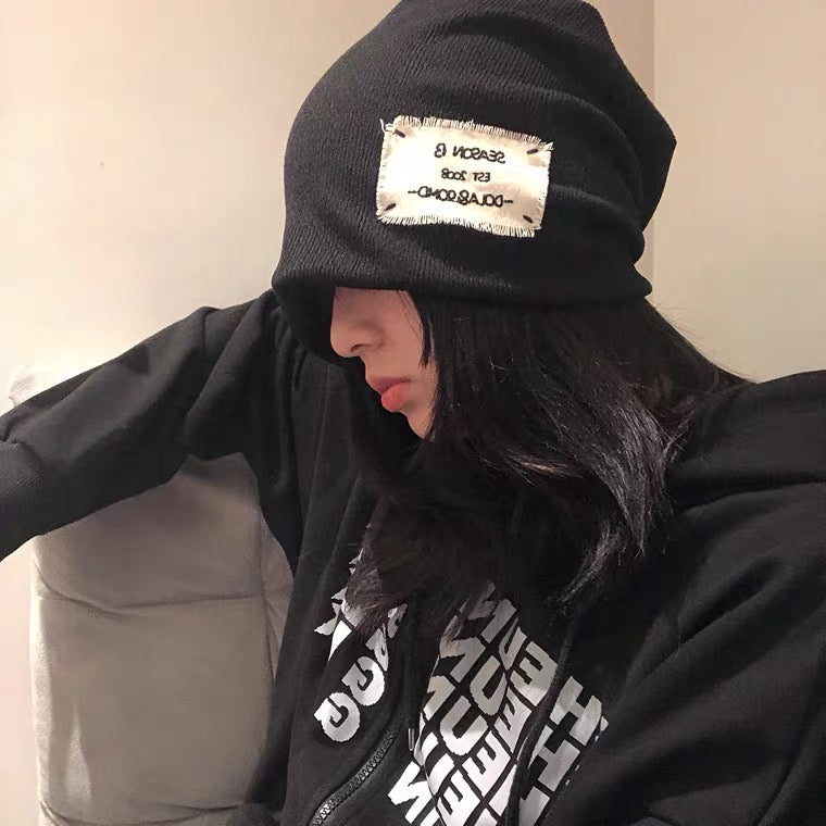 黑色贴布堆堆帽针织帽