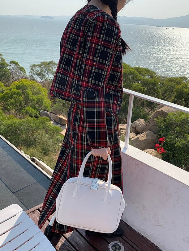 白色miu系手提包White Handbag with Shoulder Strap
