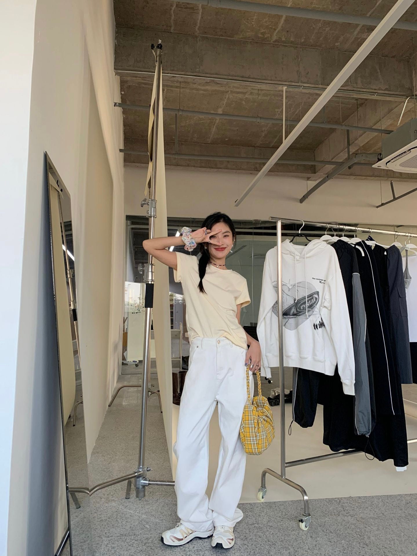 白色高腰牛仔裤White Straigh Cut Jean