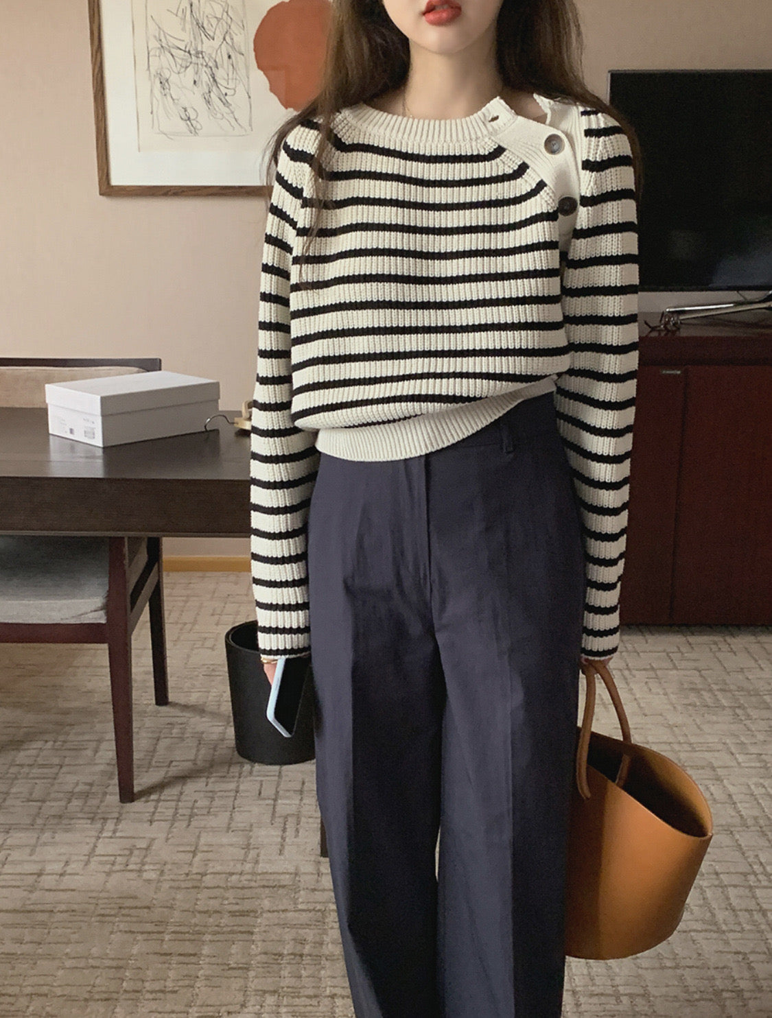 韩系博主条纹短款毛衣Diagonal Button Stripe Sweater
