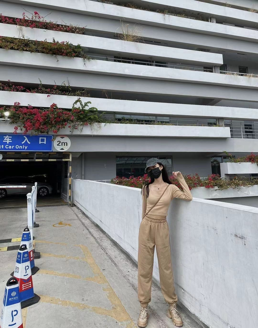 卡其色U型领口打底衫Khaki Crop Top
