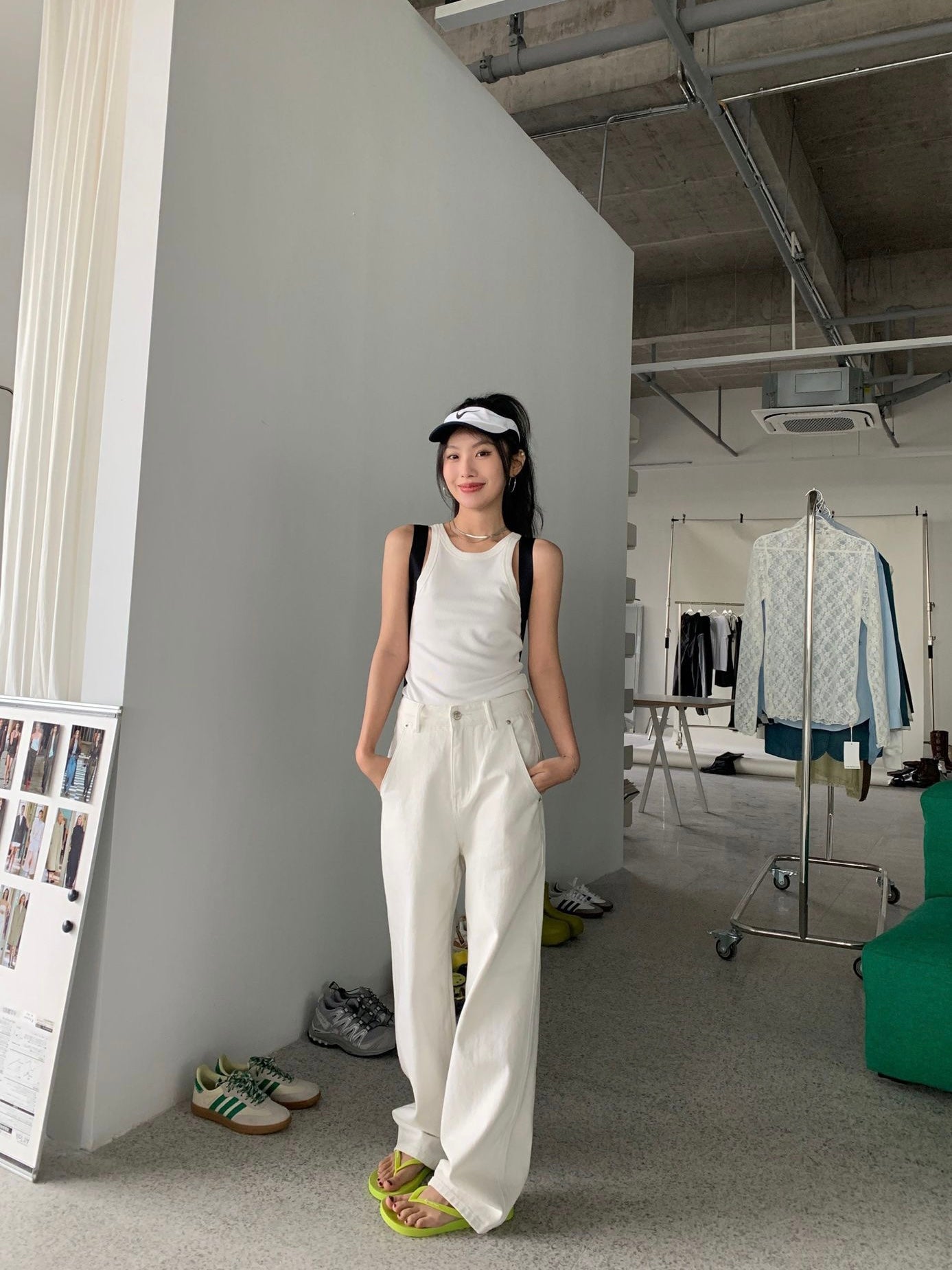 白色高腰牛仔裤White Straigh Cut Jean