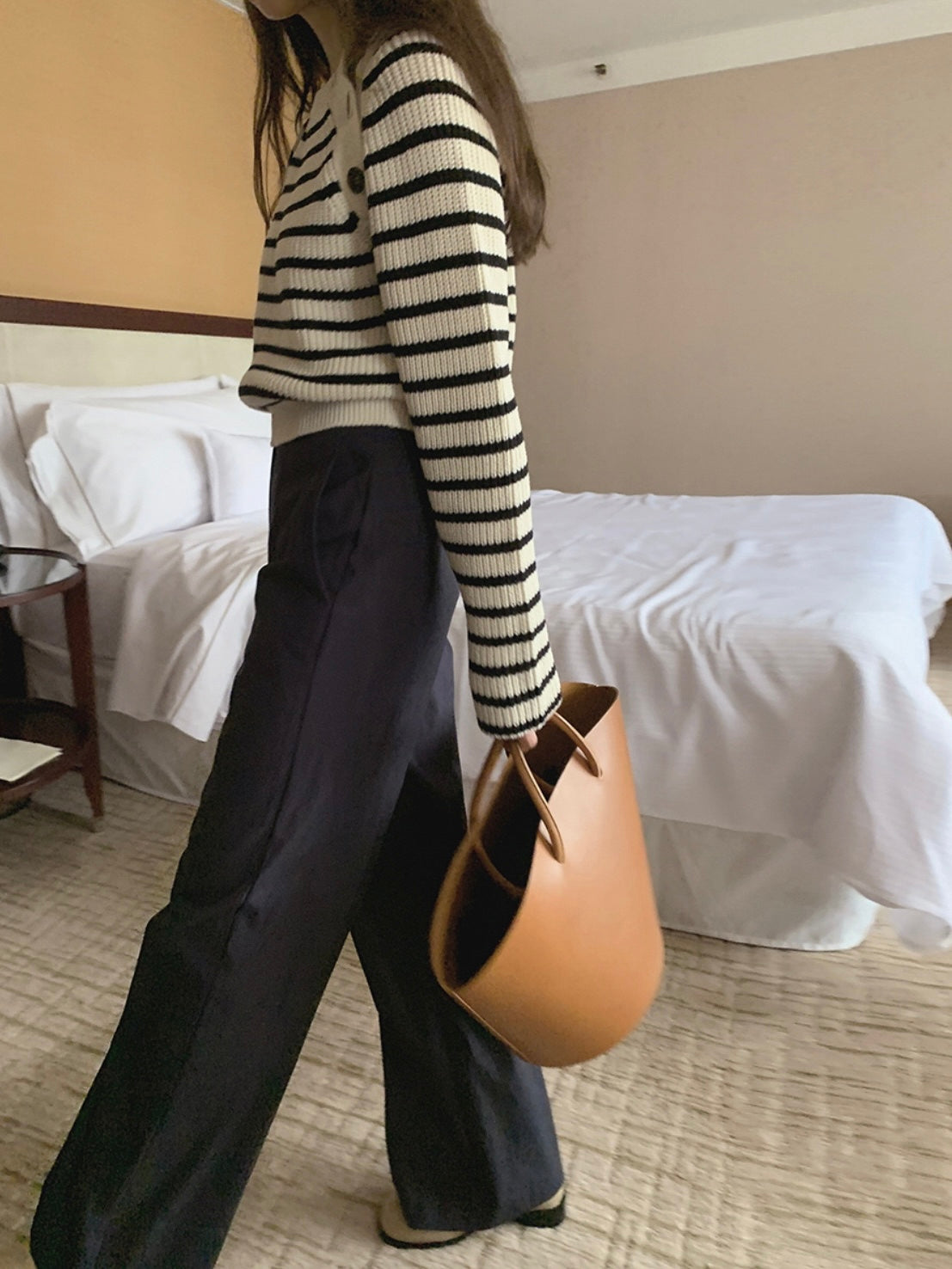 韩系博主条纹短款毛衣Diagonal Button Stripe Sweater