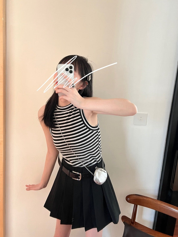 极简黑白条纹背心Sleeveless Knit Vest