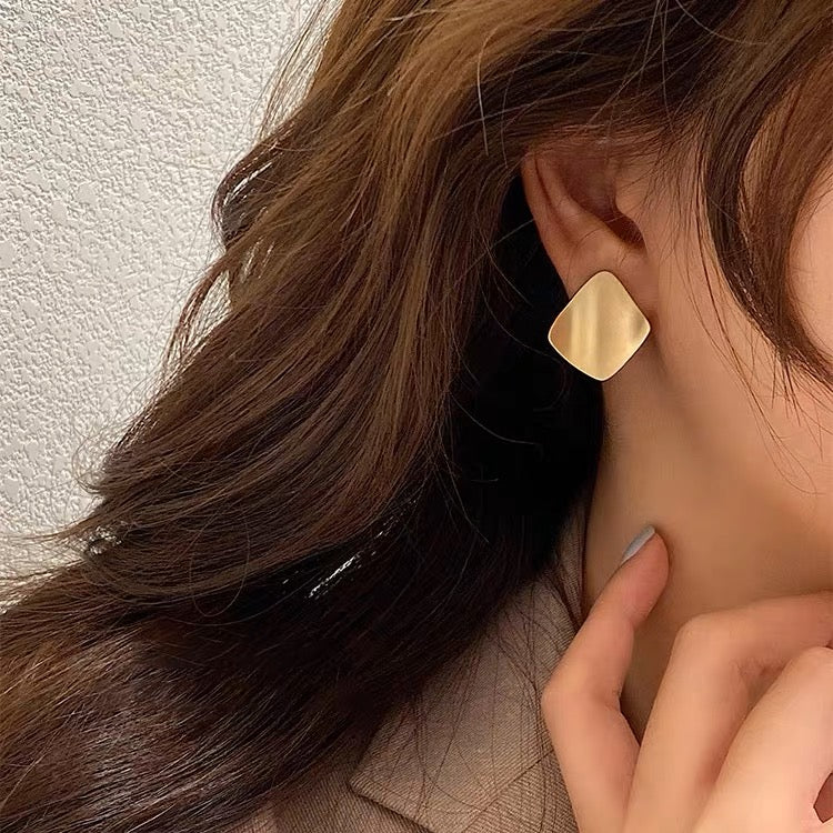 不规则方形耳钉Irregular Shape Stud Earrings