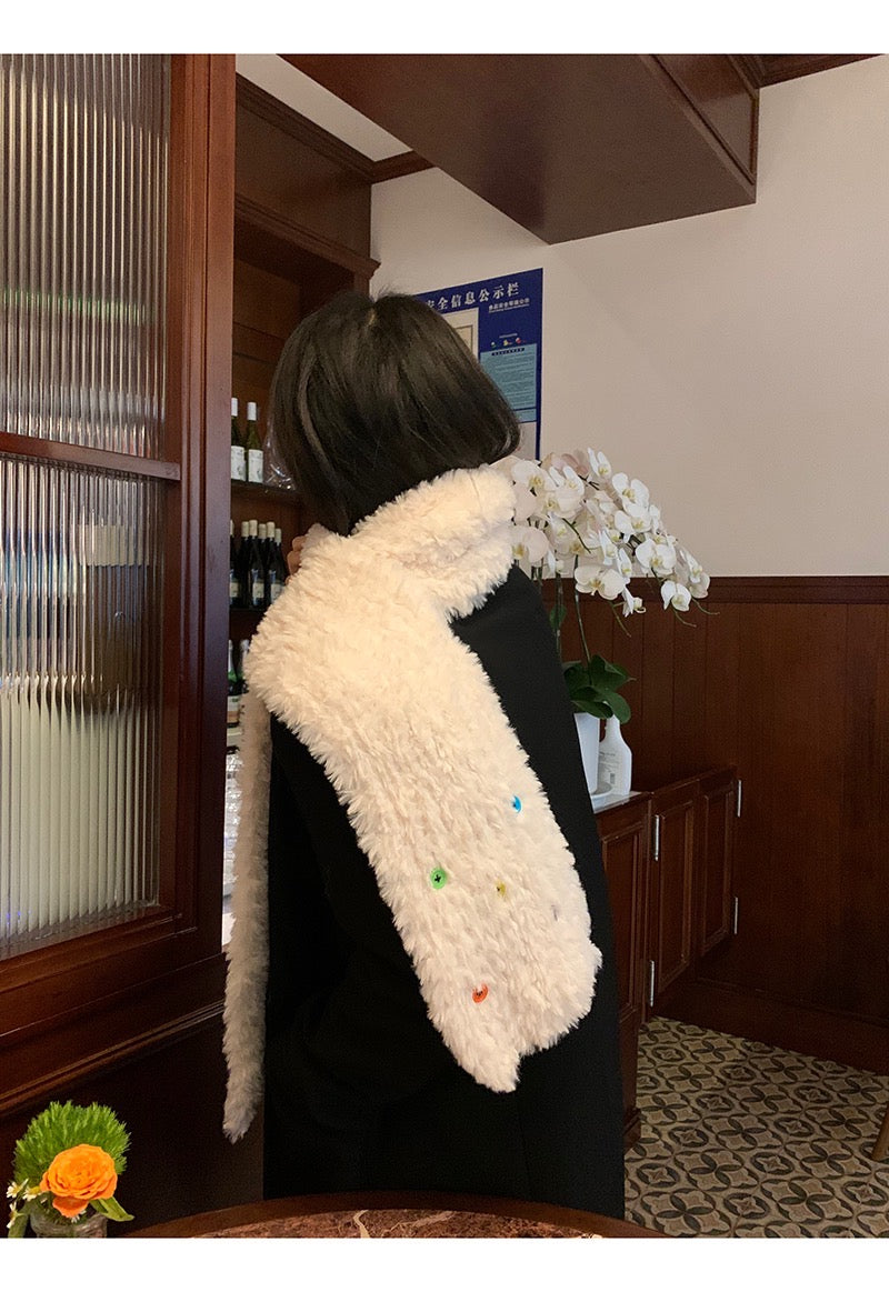 毛茸茸纽扣围巾 白色羊毛纽扣围巾