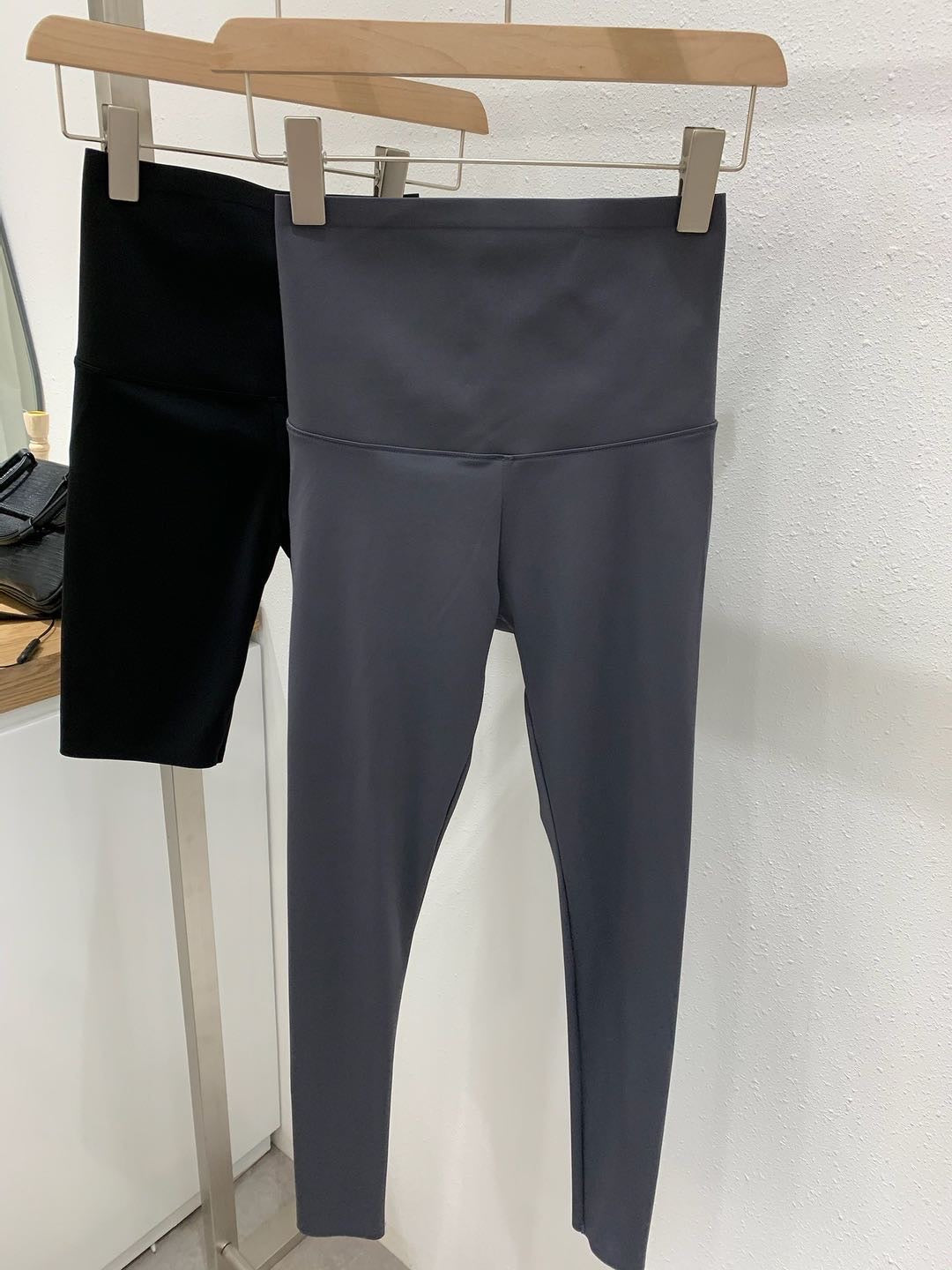 百搭灰高腰瑜伽裤Grey High-Rise Yoga Leggings