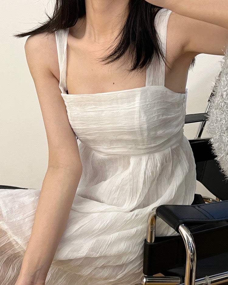 白色梦幻吊带连衣裙White Textured Mid Dress