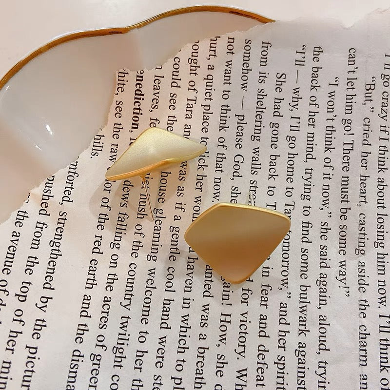 不规则方形耳钉Irregular Shape Stud Earrings