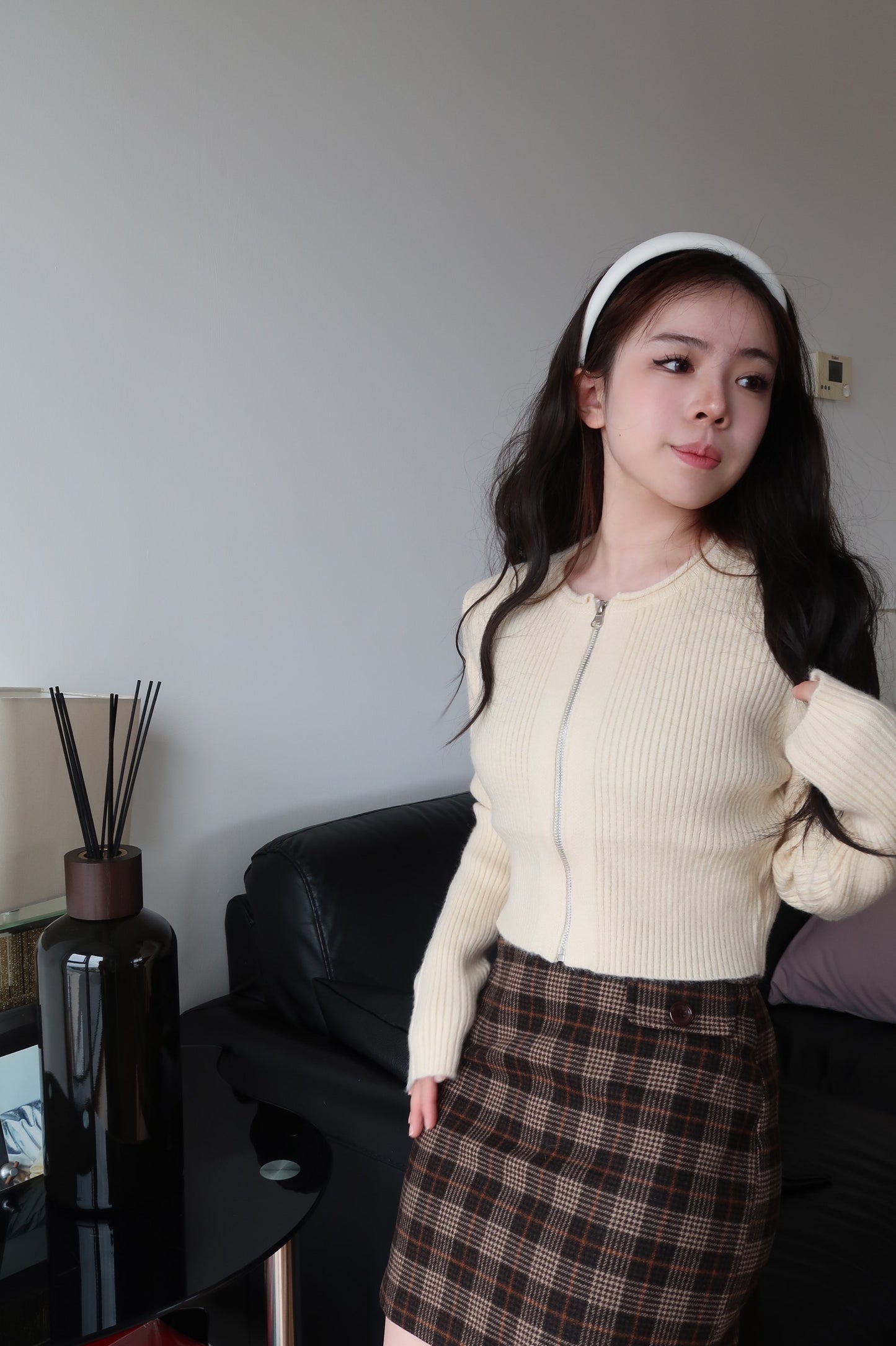 极简米色拉链开衫Crop Knitted Zip Cardigan