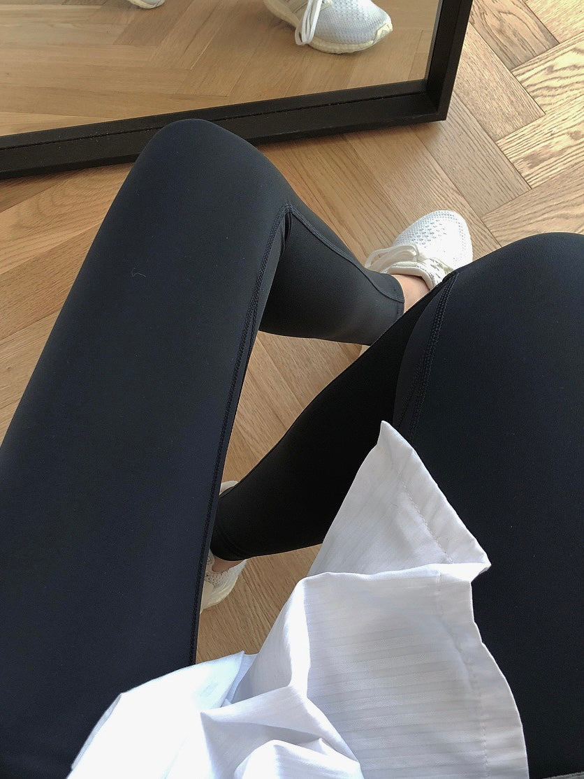 黑色高腰磨毛瑜伽裤Black High-Rise Leggings