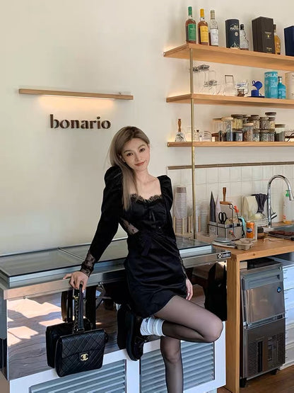 黑丝绒蕾丝边连衣裙Black Lace Mini Dress