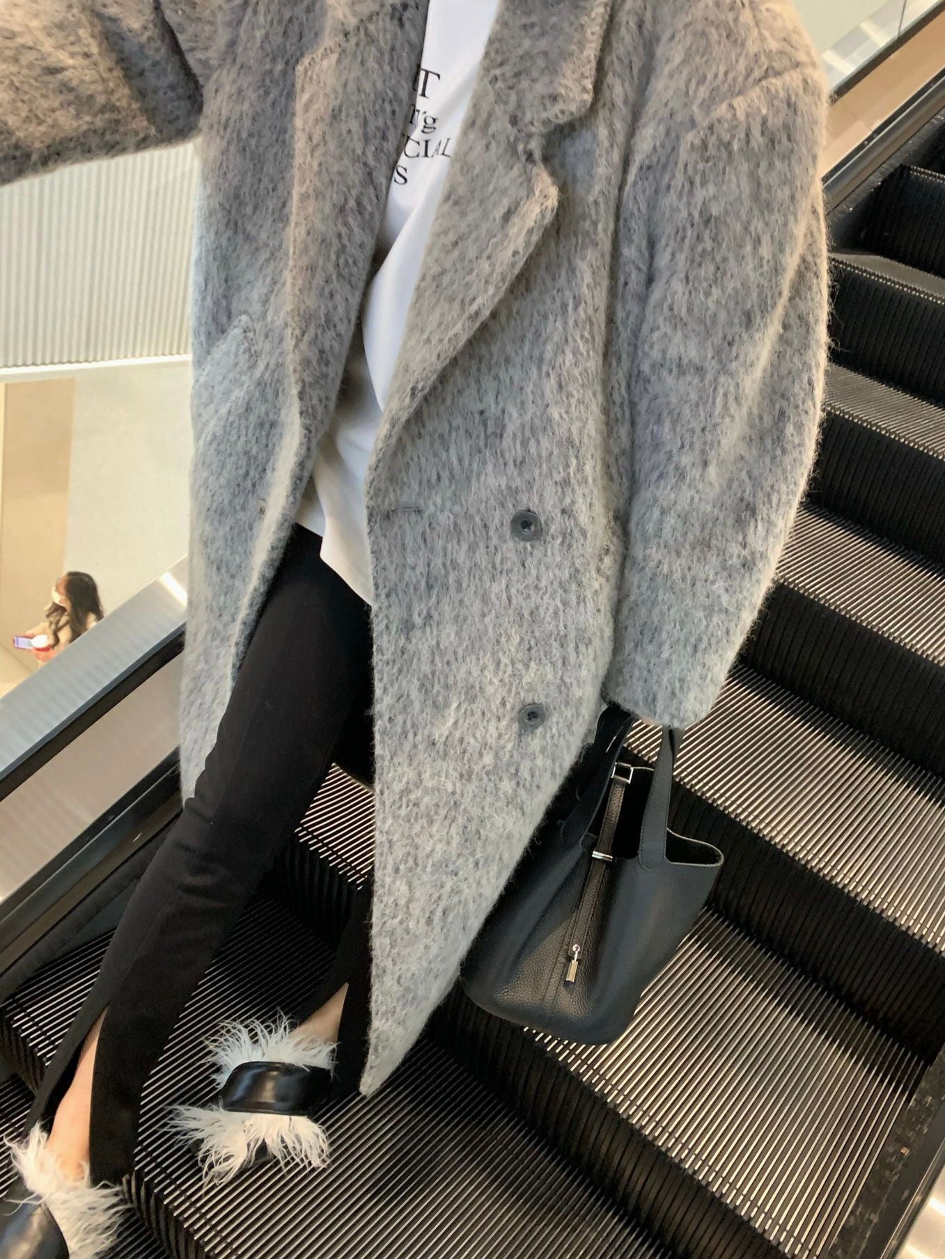 灰色马海毛大衣Light Grey Fur Coat