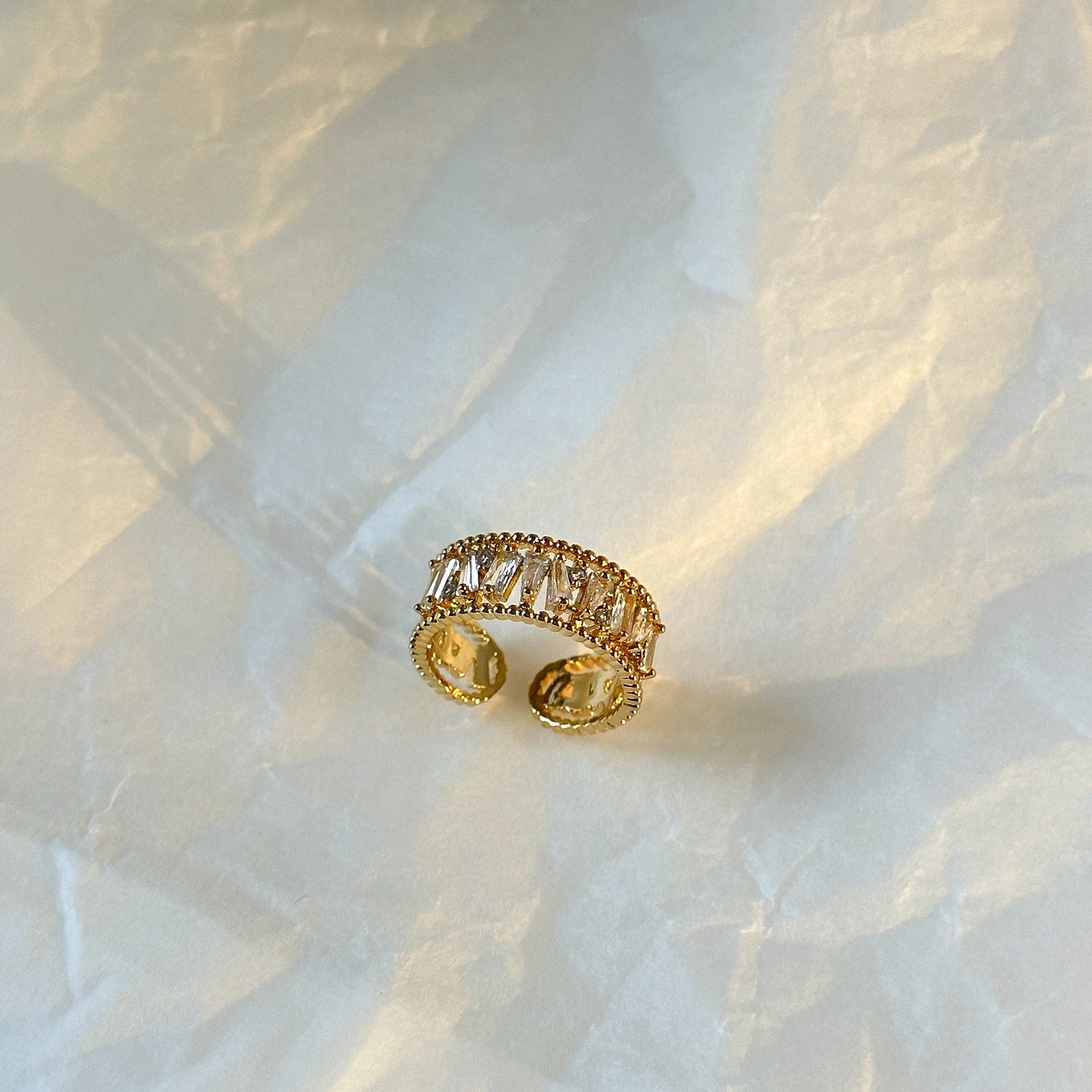 精致满钻小花戒指Gold-Plated Ring with Diamonds