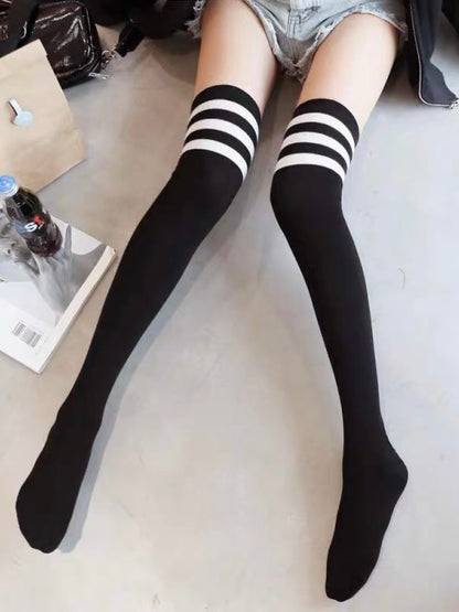 黑白两色条纹过膝袜Stripe Socks