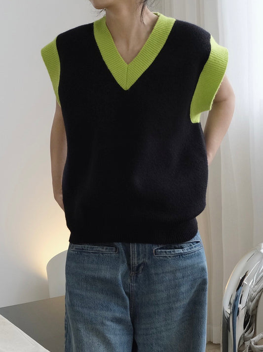 超时髦黑绿拼色羊毛背心Black and Green V Neck Knit Vest