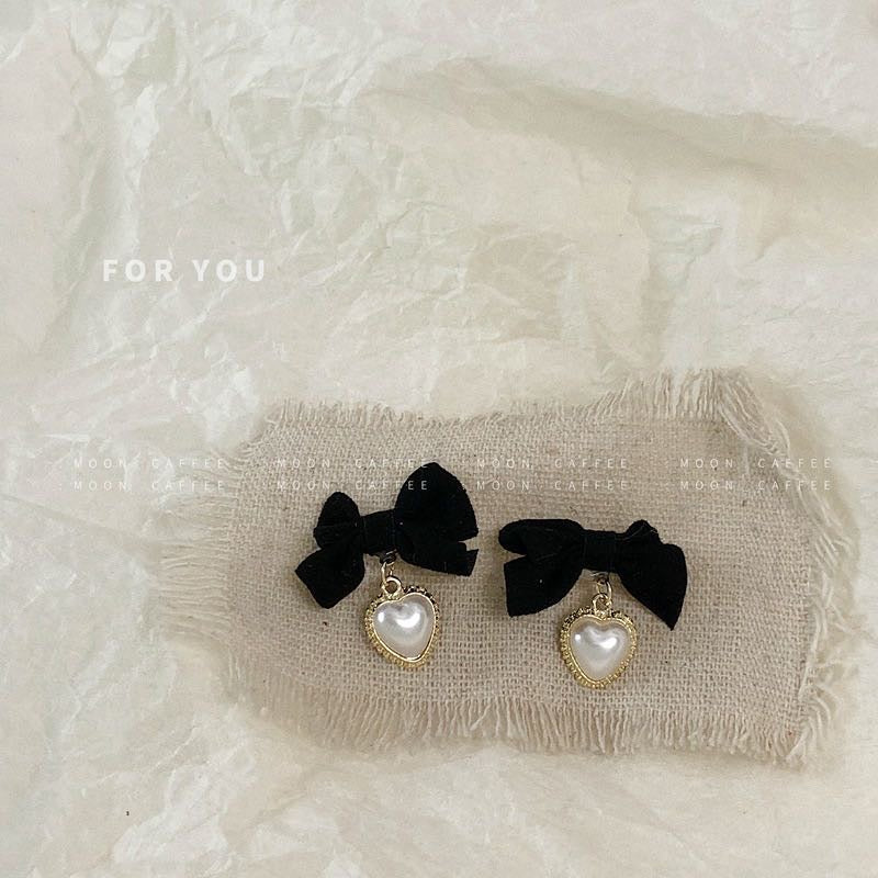 Black Bow-tie Pearl Stud Earrings