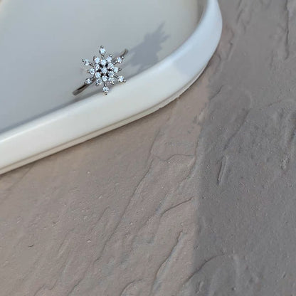 Snow Flake Ring with Diamonds