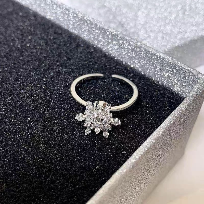 Snow Flake Ring with Diamonds