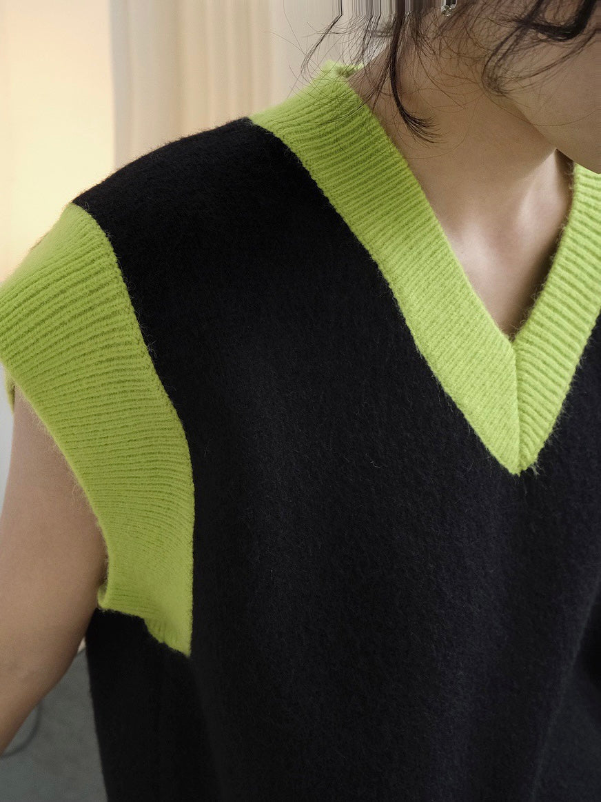 超时髦黑绿拼色羊毛背心Black and Green V Neck Knit Vest